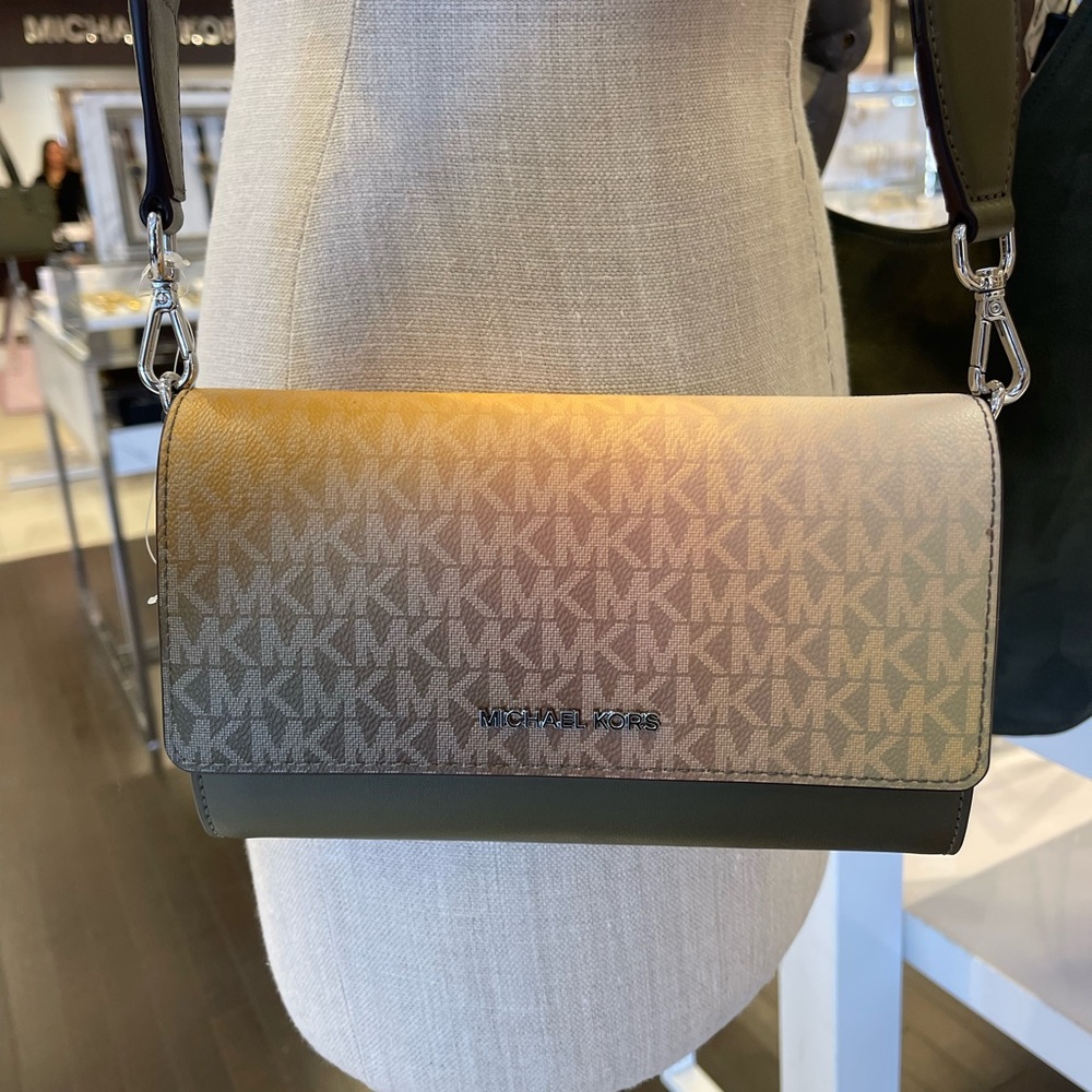 MICHAEL KORS Jet Set Large Ombré Signature Logo Crossbody Bag
Olive Multi
NWT - Picture 7 of 16
